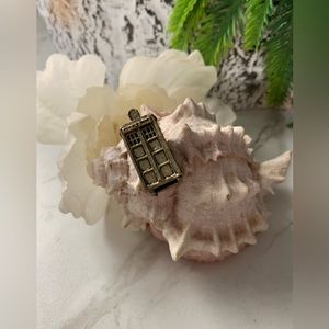 Police Box Dr WHO pendant.